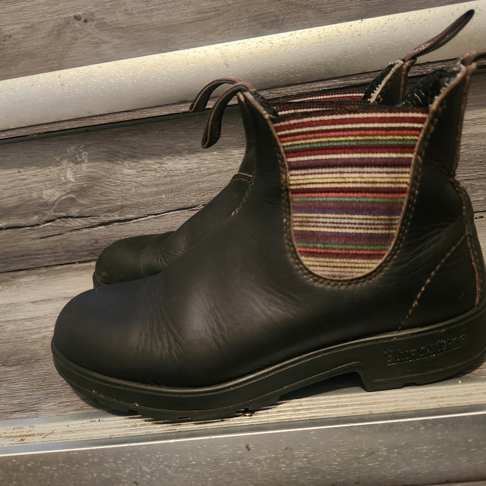 Blundstone Black Leather Chelsea Boots with Multicolor Elastic
